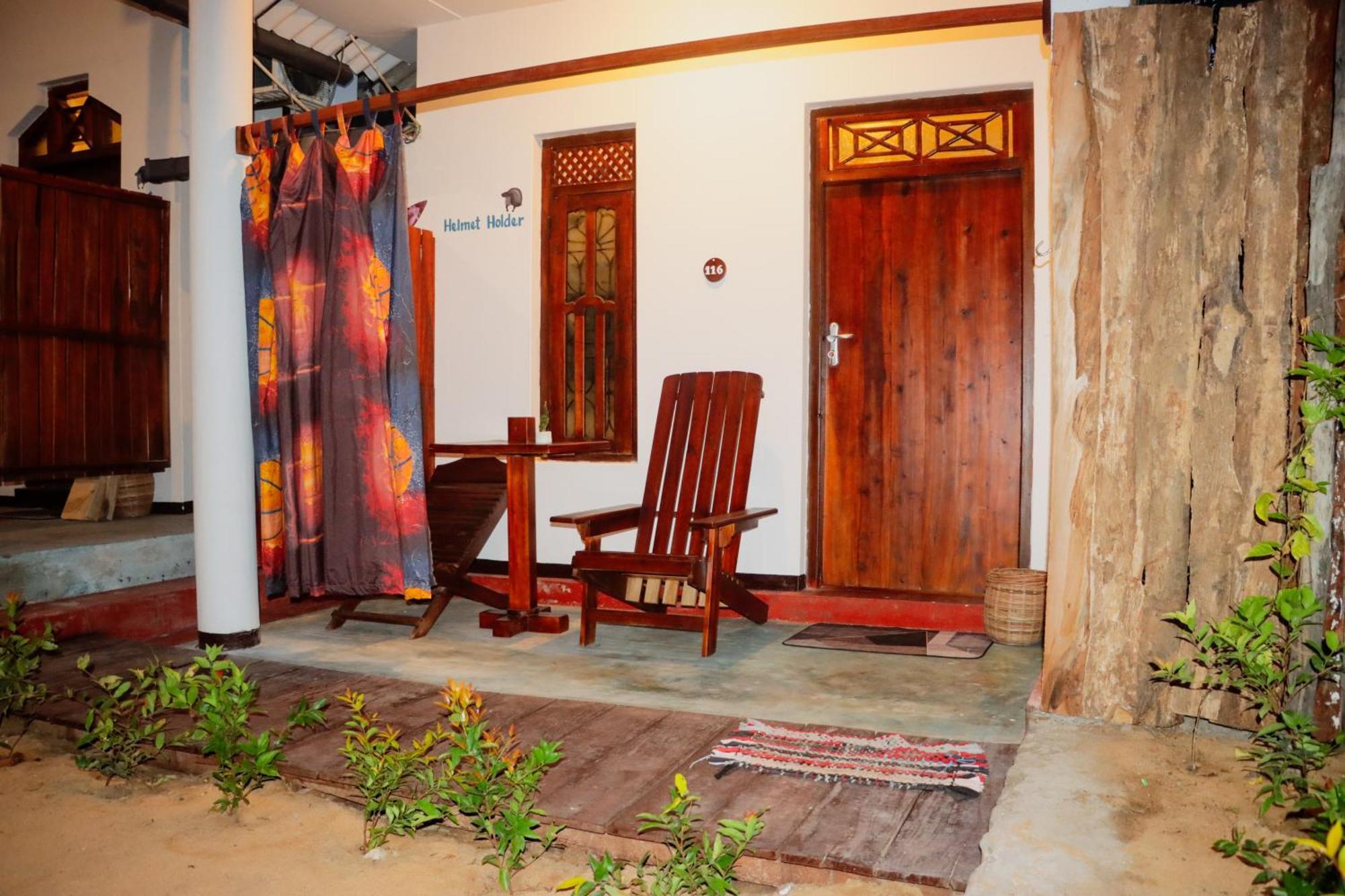 Surfers Park Arugambay Bed & Breakfast Arugam Bay Bagian luar foto
