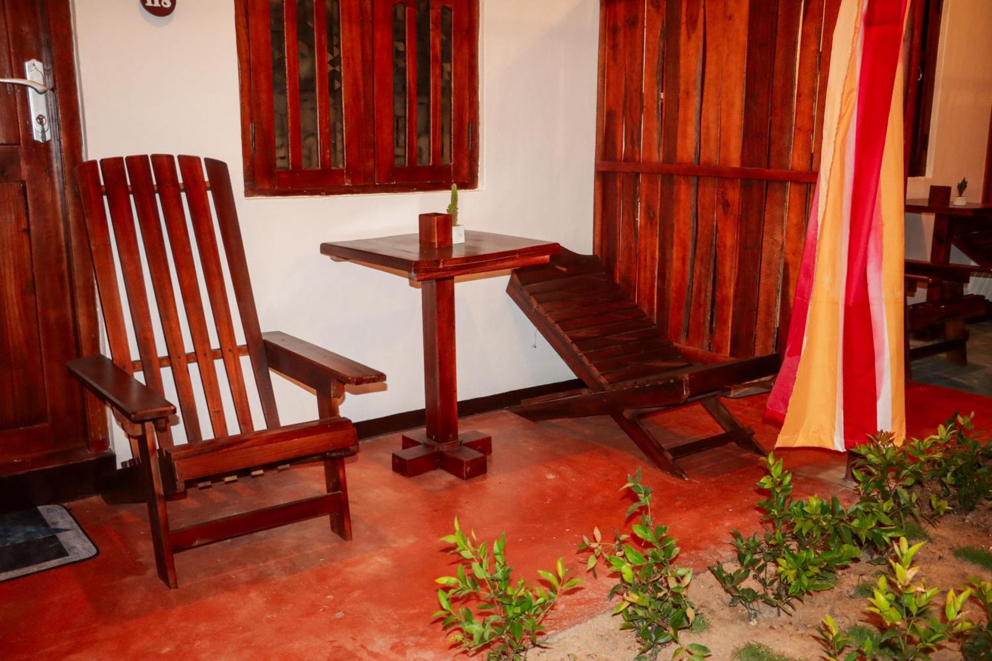 Surfers Park Arugambay Bed & Breakfast Arugam Bay Bagian luar foto