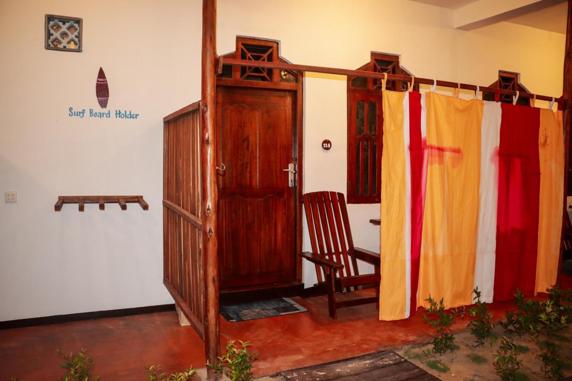 Surfers Park Arugambay Bed & Breakfast Arugam Bay Bagian luar foto
