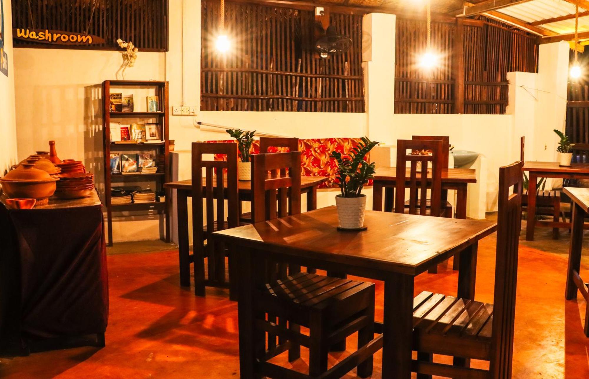 Surfers Park Arugambay Bed & Breakfast Arugam Bay Bagian luar foto