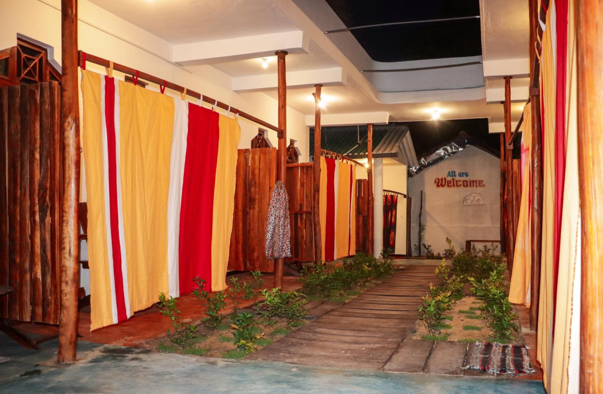 Surfers Park Arugambay Bed & Breakfast Arugam Bay Bagian luar foto