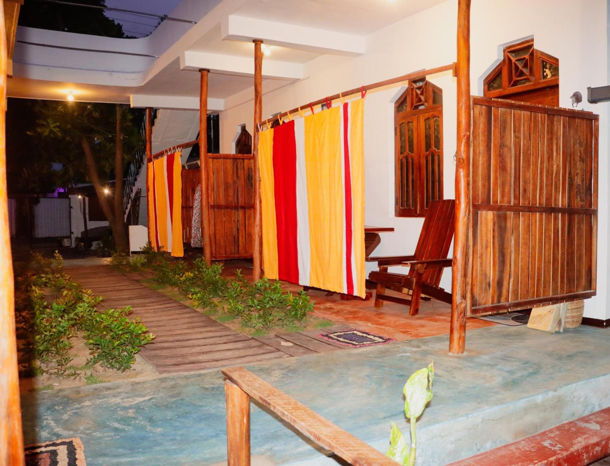 Surfers Park Arugambay Bed & Breakfast Arugam Bay Bagian luar foto